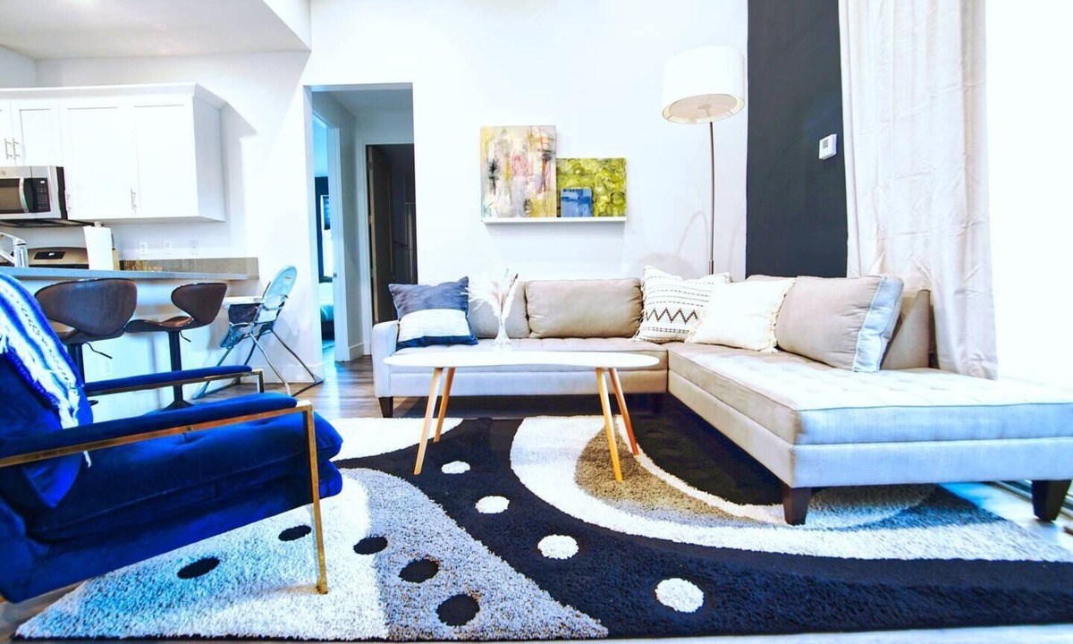 Lawndale Condo | Hollywood Hideaway