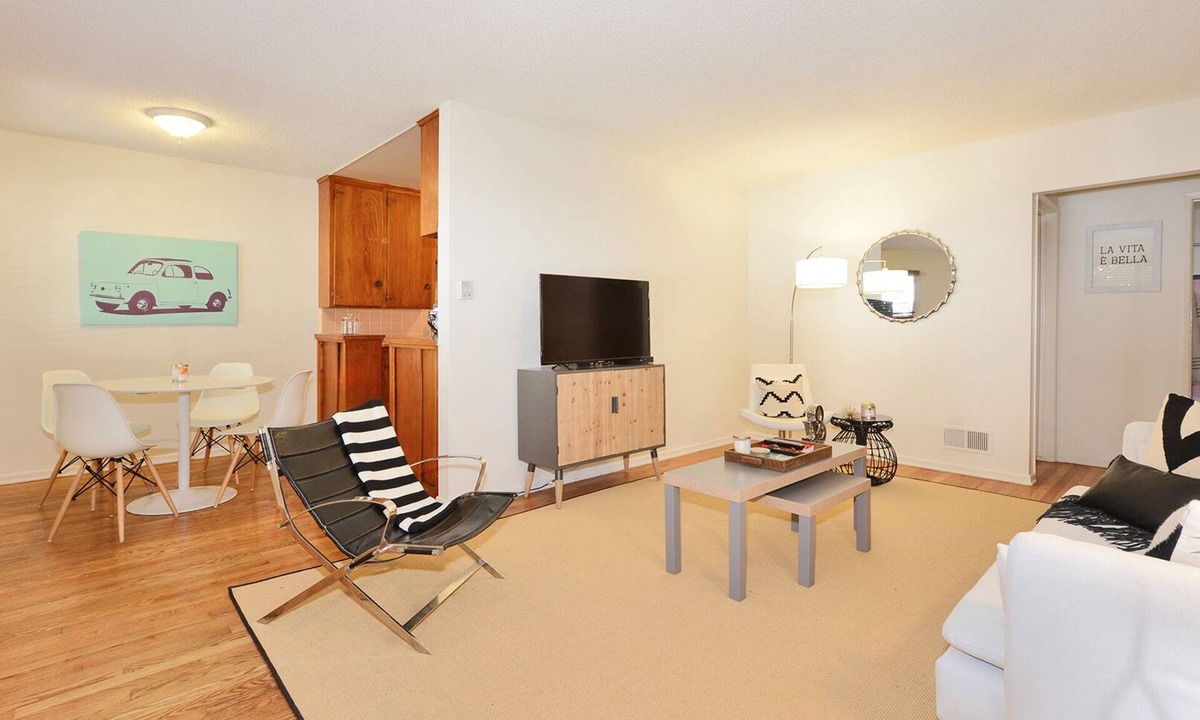 Beachwood Canyon Apartment | Hollywood Hills Beachwood Drive Relaxing Experience + Hollywood Sign Views