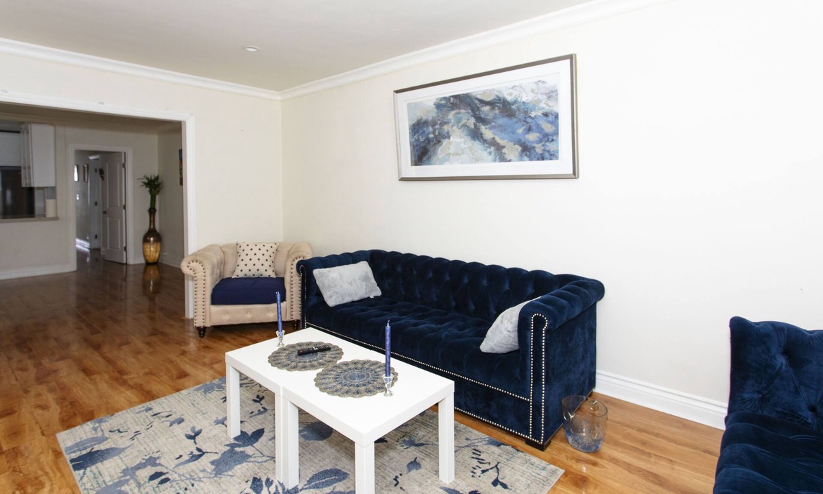 Hollywood Hills Apartment | Hollywood Sunshine