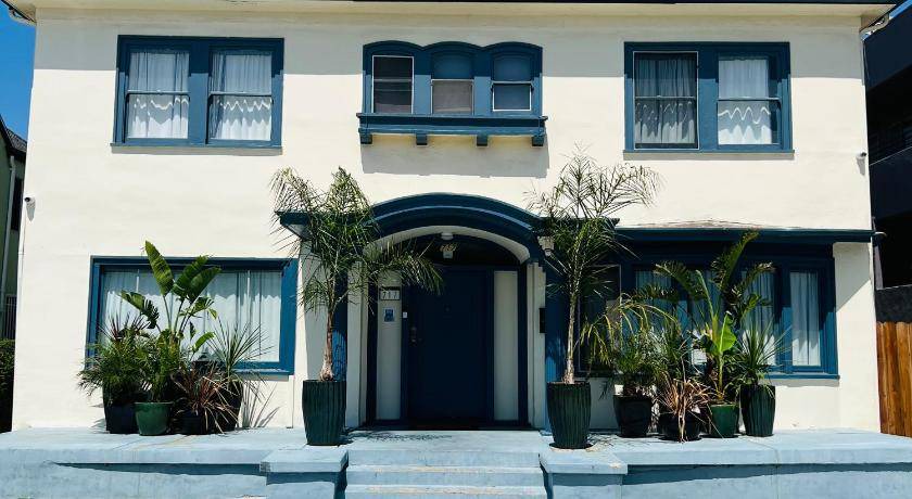 Greater Wilshire - Hancock Park Hostel | Hostel ∙ 2 guests