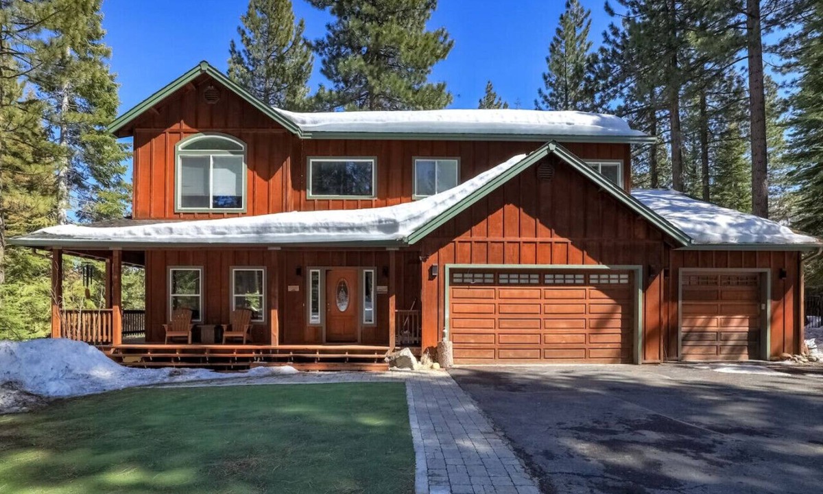 Tahoe Paradise House | Hot tub + Air Hockey + Foosball