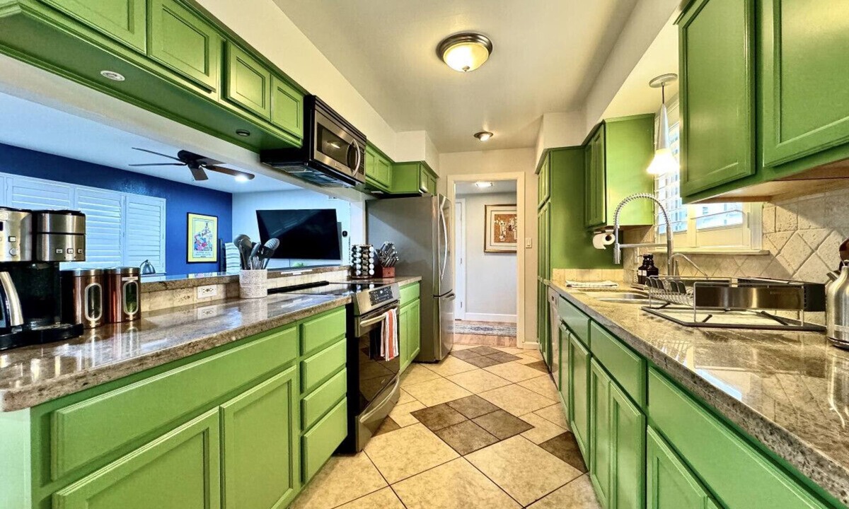 Little Pocket House | *Hot Tub*Cul-de-Sac*2 King Beds*Expensive Bedding*