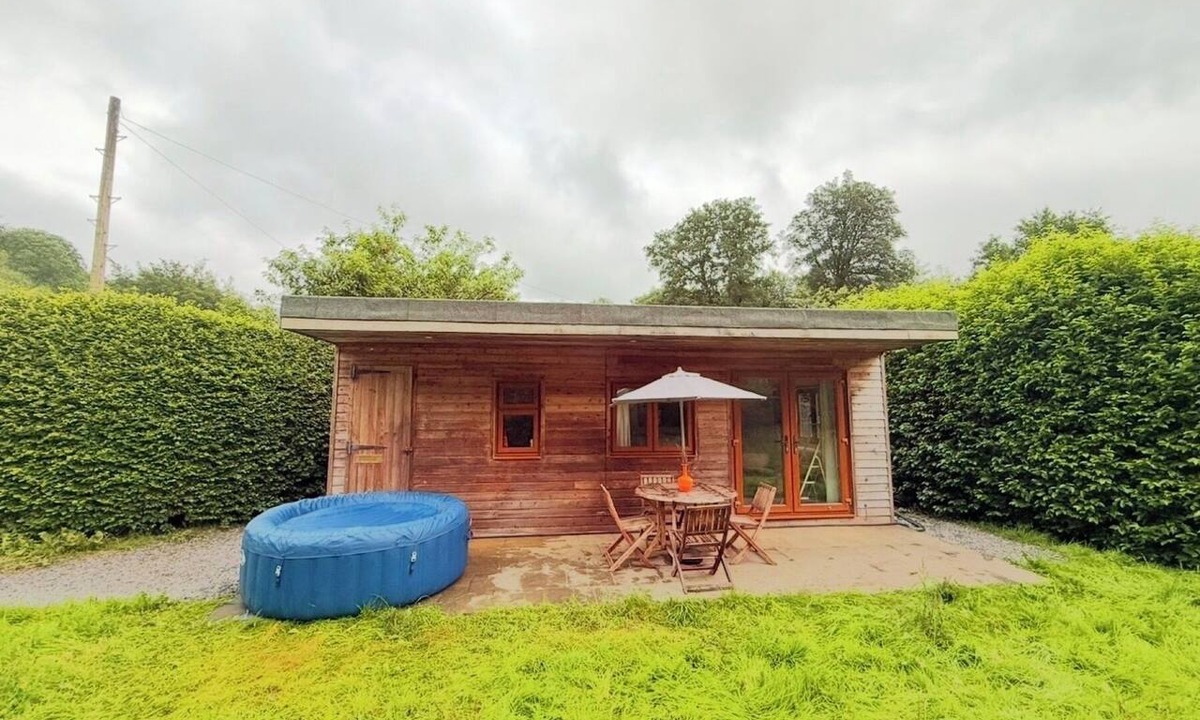 Carmarthen Cabin | Hot Tub Hideaway The Nature’s Nook