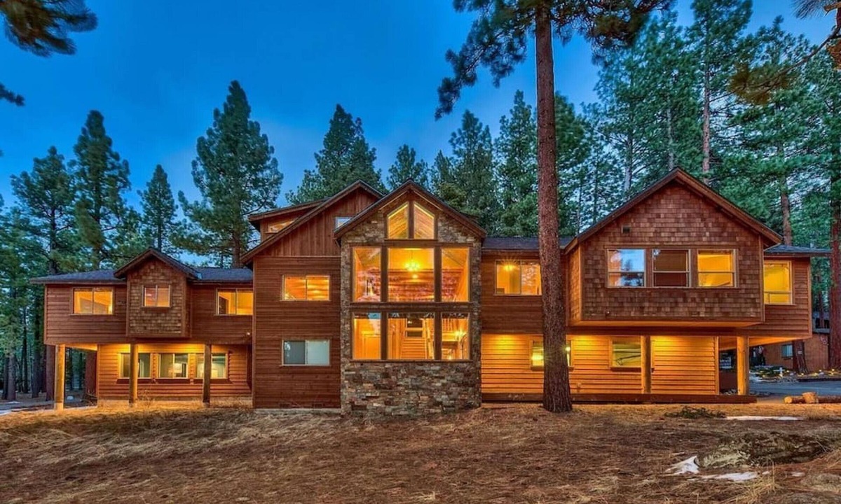South Lake Tahoe House | *Hot Tub*Indoor Pool*One Block to Heavenly
