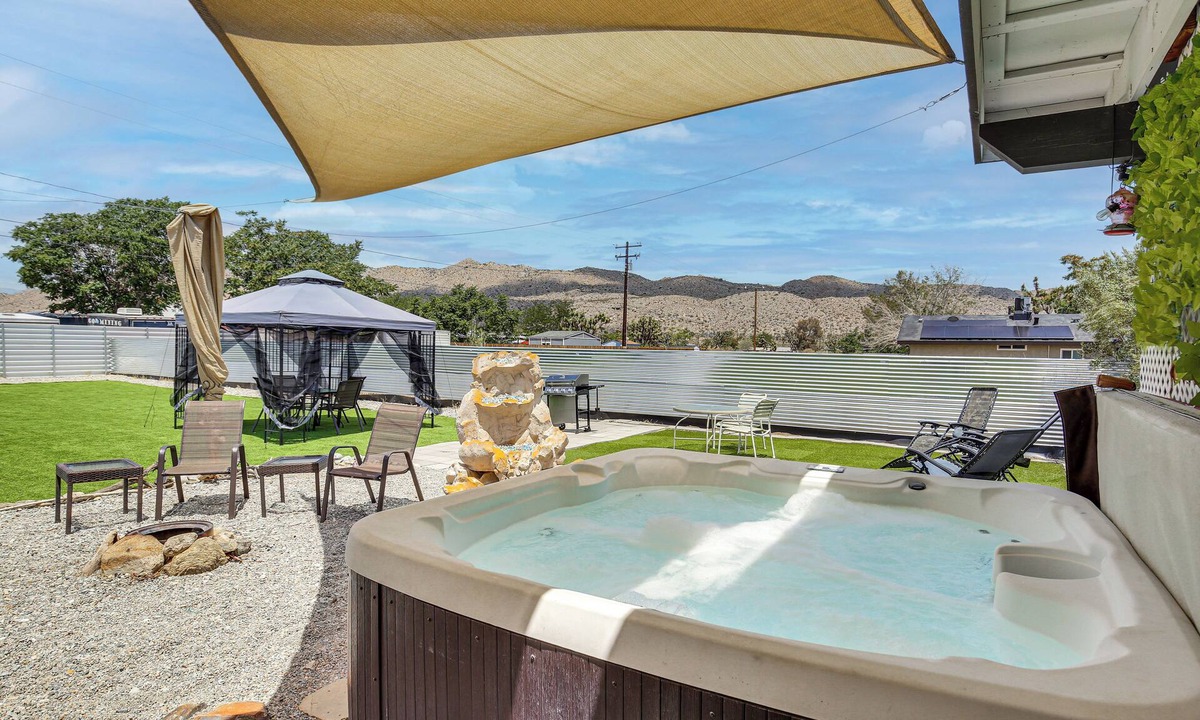 Yucca Valley Cottage | Hot Tub, Yard & Fire Pit: Joshua Tree Home!