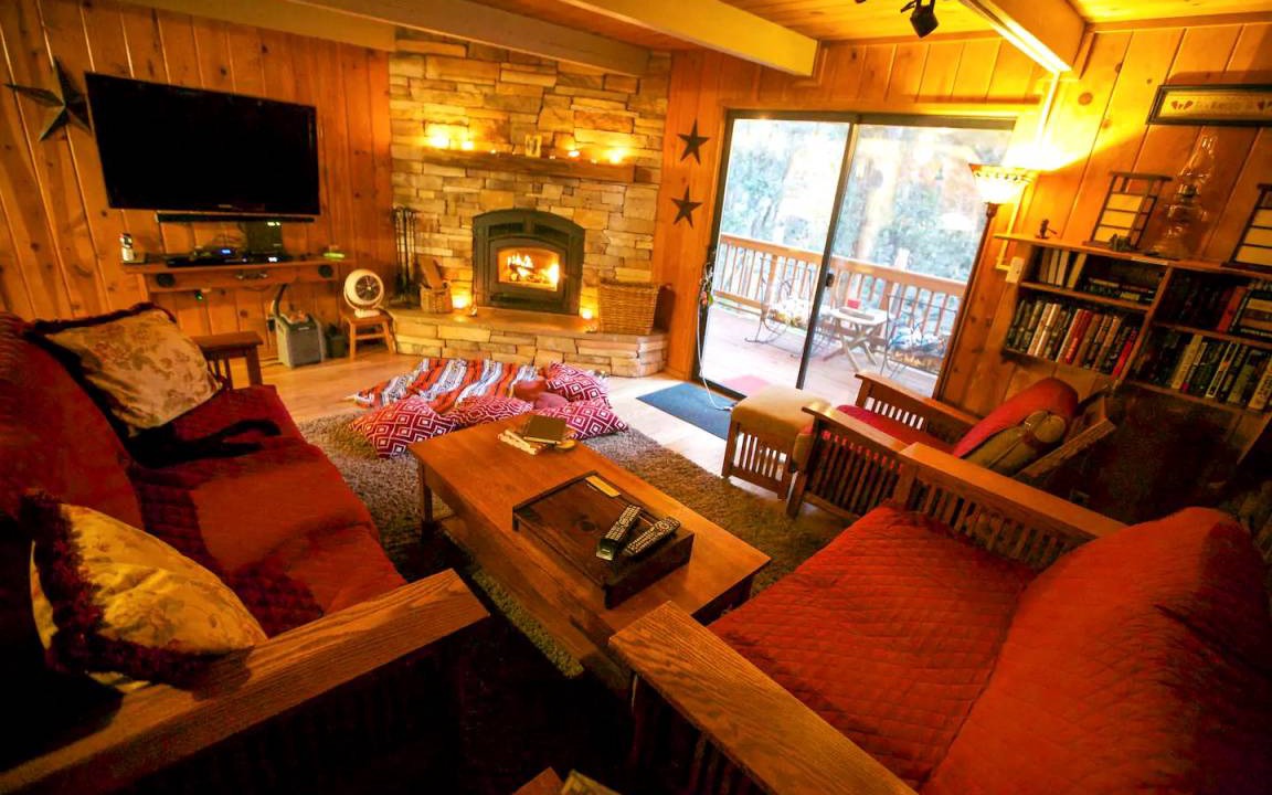Idyllwild House | House ∙ 2 bedrooms ∙ 3 guests