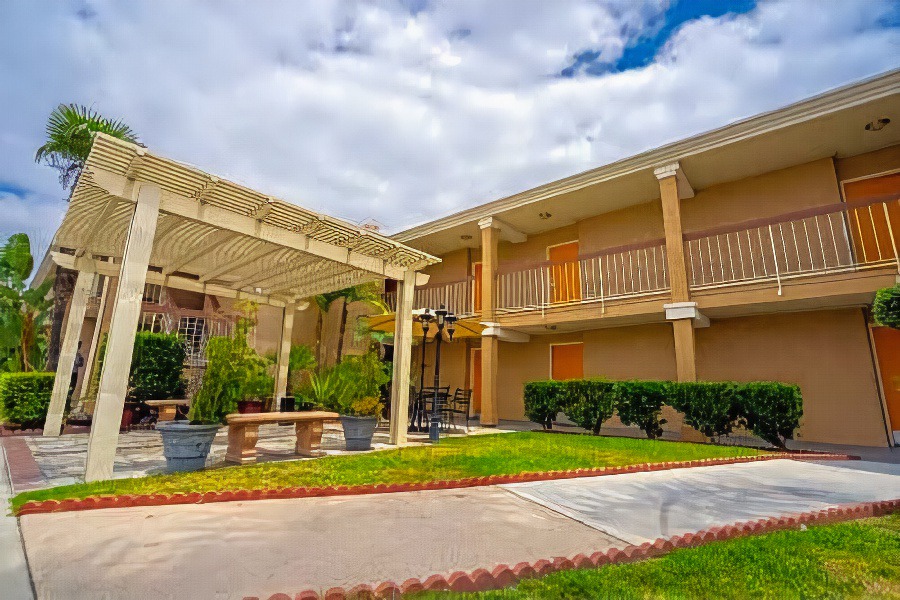 Buena Park Hotel | Howard Johnson by Wyndham Buena Park