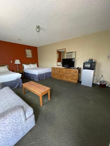 Ridgecrest Hotel | Howard Johnson by Wyndham Ridgecrest, CA