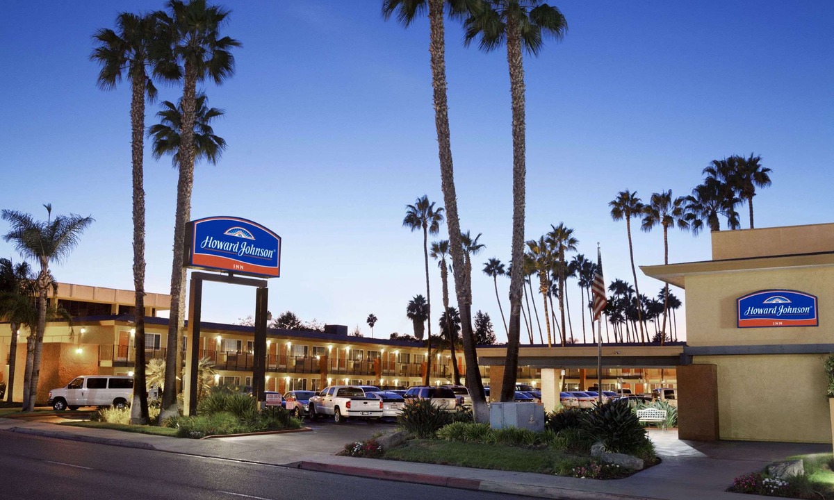 Midway District Hotel | Howard Johnson by Wyndham San Diego Sea World