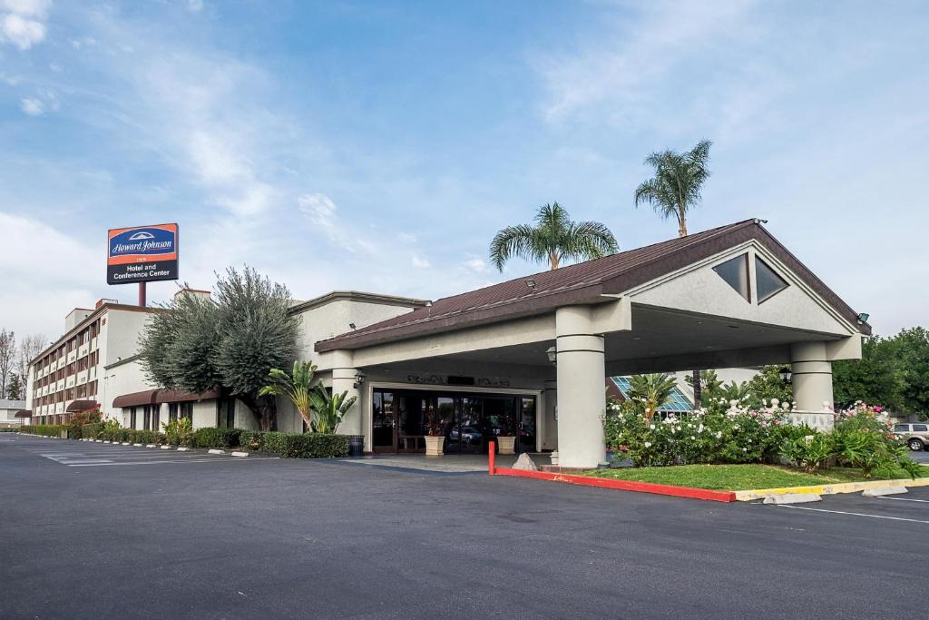 Northwest Anaheim Hotel | Howard Johnson by Wyndham Fullerton/Anaheim Conference Cntr