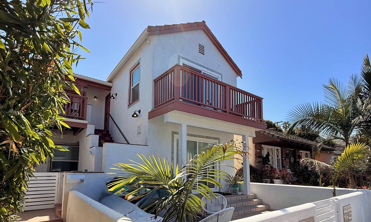 Belmont Shore Apartment | Huge 1200 Sq Ft Updated Spanish Style Apartment- Steps To The Beach AND The Bay!