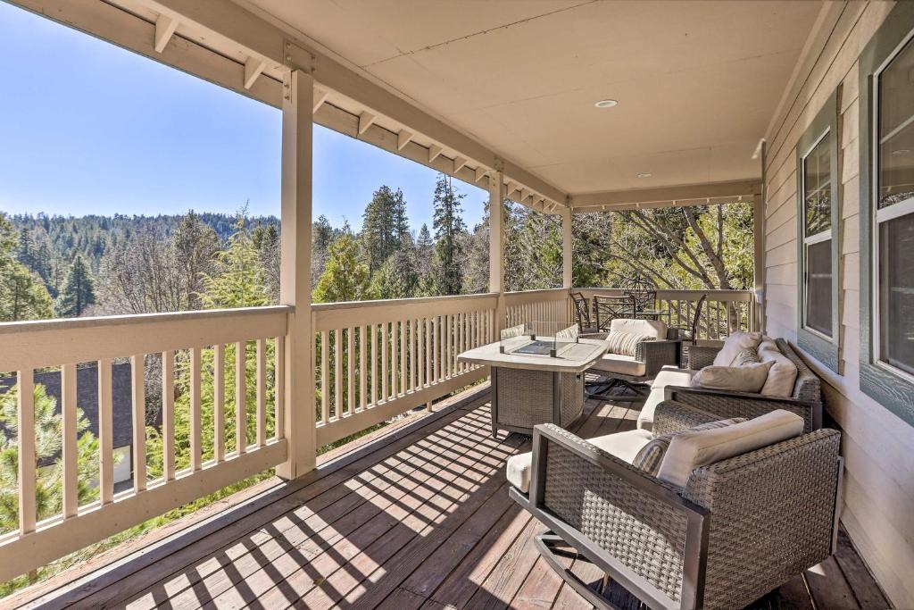 Blue Jay House | Huge Lake Arrowhead Home with 3 Decks and Grill!