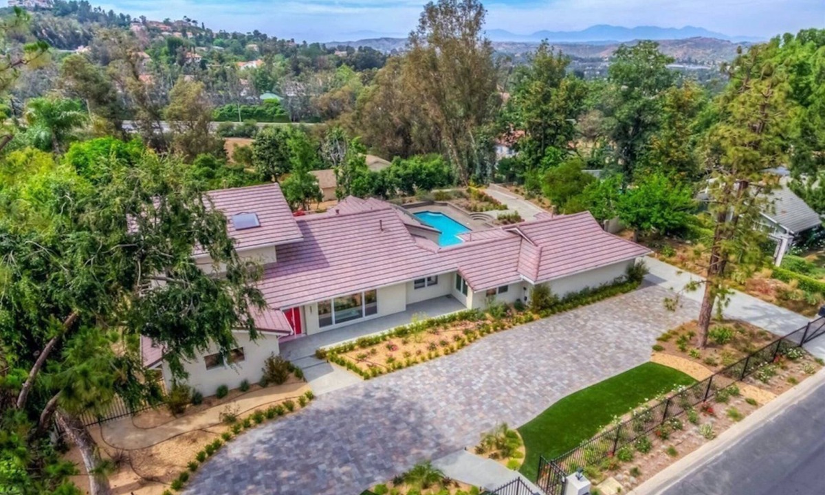 Cowan Heights House | Huge Secluded Cowan Heights Home, Pool, Entertainers Delight (4 beds/5 baths)