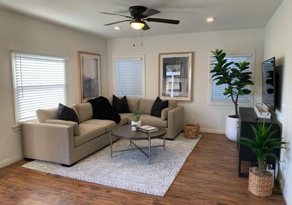 Yorktown Villa | Huntington Highlight - Pool, Patio, Close To Beach