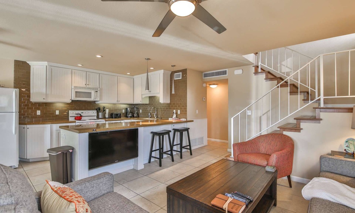 Palm Desert Condo | Ideal Condo by El Paseo | Pool & Tennis Access | Modern Amenities & Proximity to Shopping