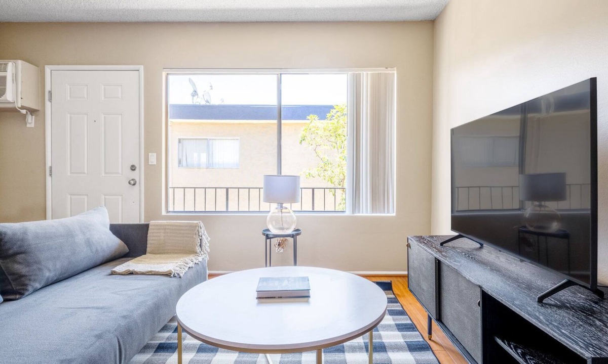 The Emerson Grand Ave Los Angeles | Sherman Oaks