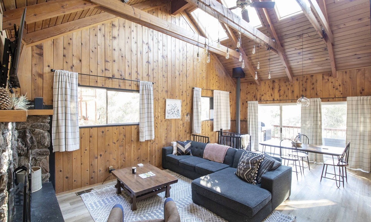 Idyllwild House | Idy Hideaway: Picturesque Mountain Cabin in Perfect Location