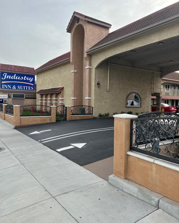 Bassett Hotel | Industry Inn & Suites