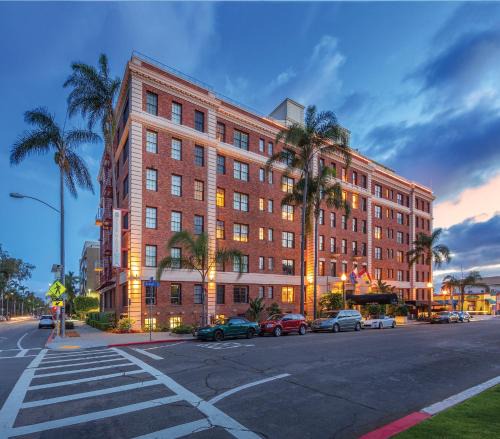 Cw Inn At The Park | Park West
