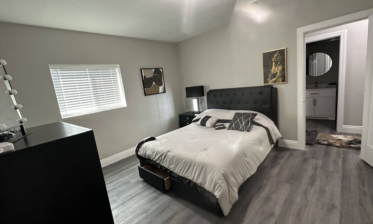 San Bernardino House | Insta-Worthy! Just Remodeled! Private Home! Luxurious & Brand New