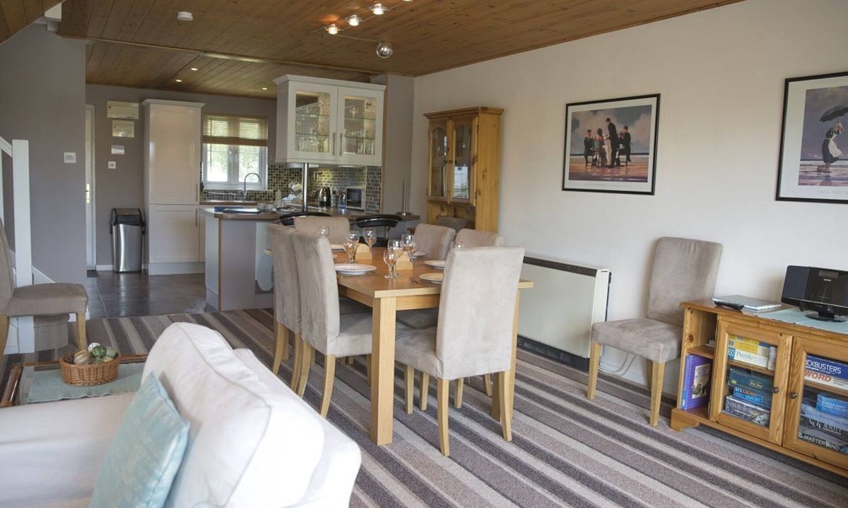 South Cerney House | Isis Lake 07, Carpe Diem - Lakeside Holiday Lodge, On-site Facilities, Sleeps 8