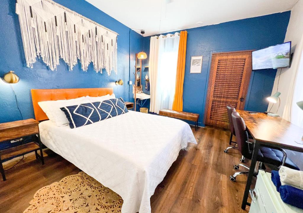 Mission Beach Hostel | ITH San Diego Mission Beach Backpacker Hostel