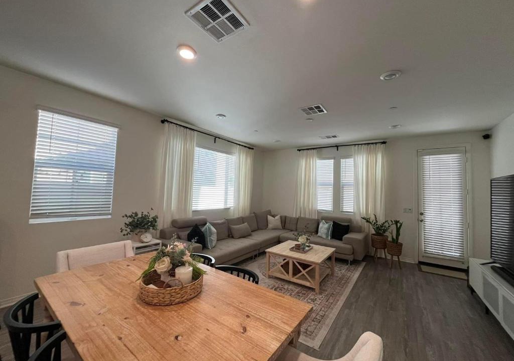 Yucaipa Apartment | James apartment rental
