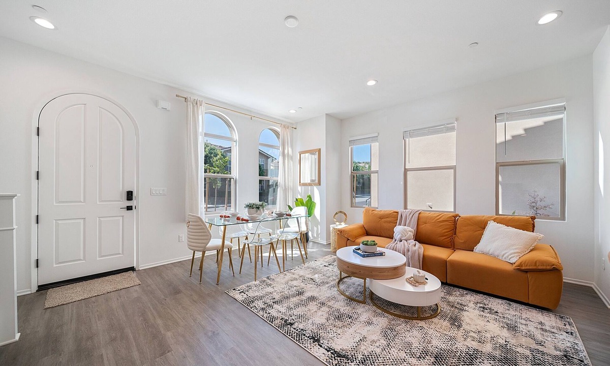 Walnut House | Jie’s Walnut Radiance Elegant 3B2.5B Stay