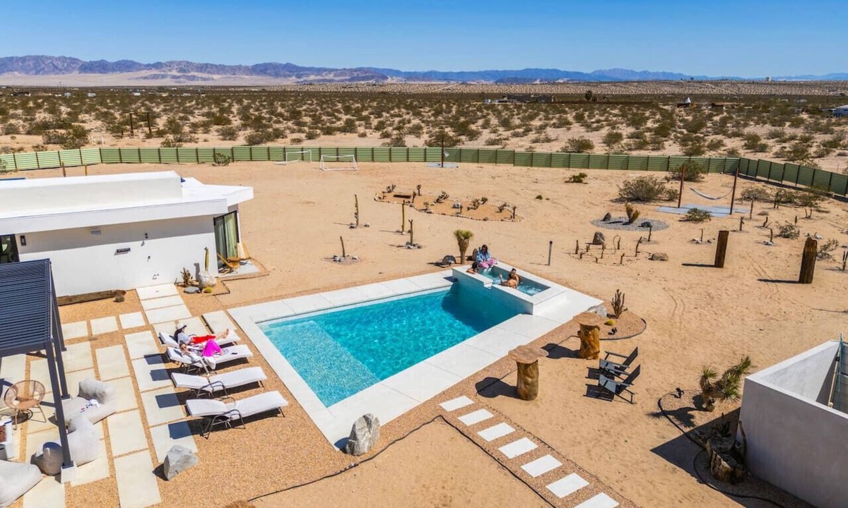 Joshua Tree House | JT Art Villa | Luxe & Unique Artistic Getaway