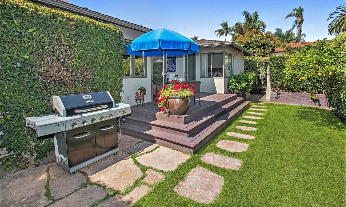 West Beach House | Juniper Cottage - Coastal Designed Cottage Near West Beach!