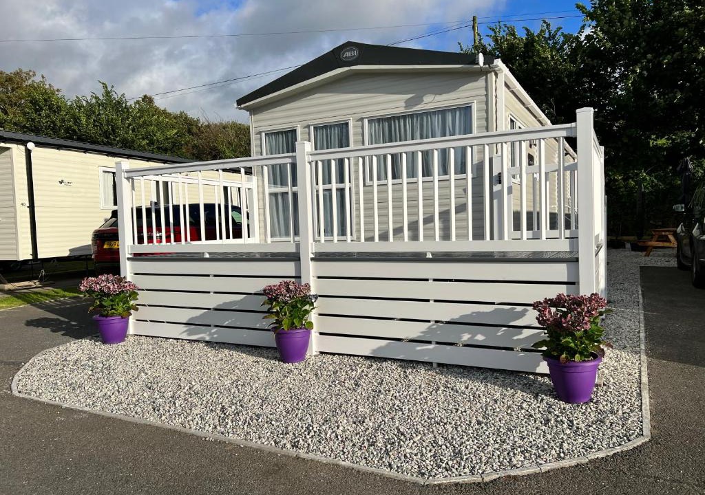 Newquay House | Kayes Retreat Three bed caravan Newquay Bay Resort Quieter area of park
