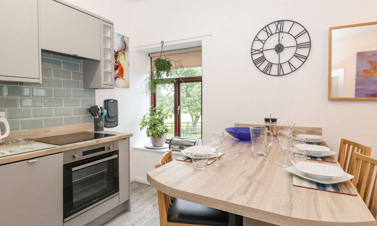 Milnthorpe Cottage | KEEPERS LODGE, pet friendly, with a garden in Arnside
