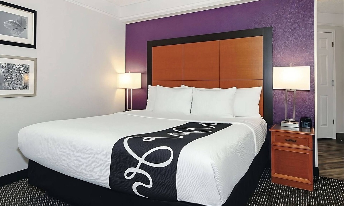 Guasti Hotel | King Bed, Non- Smoking at La Quinta Inn & Suites by Wyndham Ontario Airport