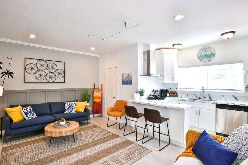 El Camino Village Apartment | King Garden Suite - 10 mins to Beach and LAX