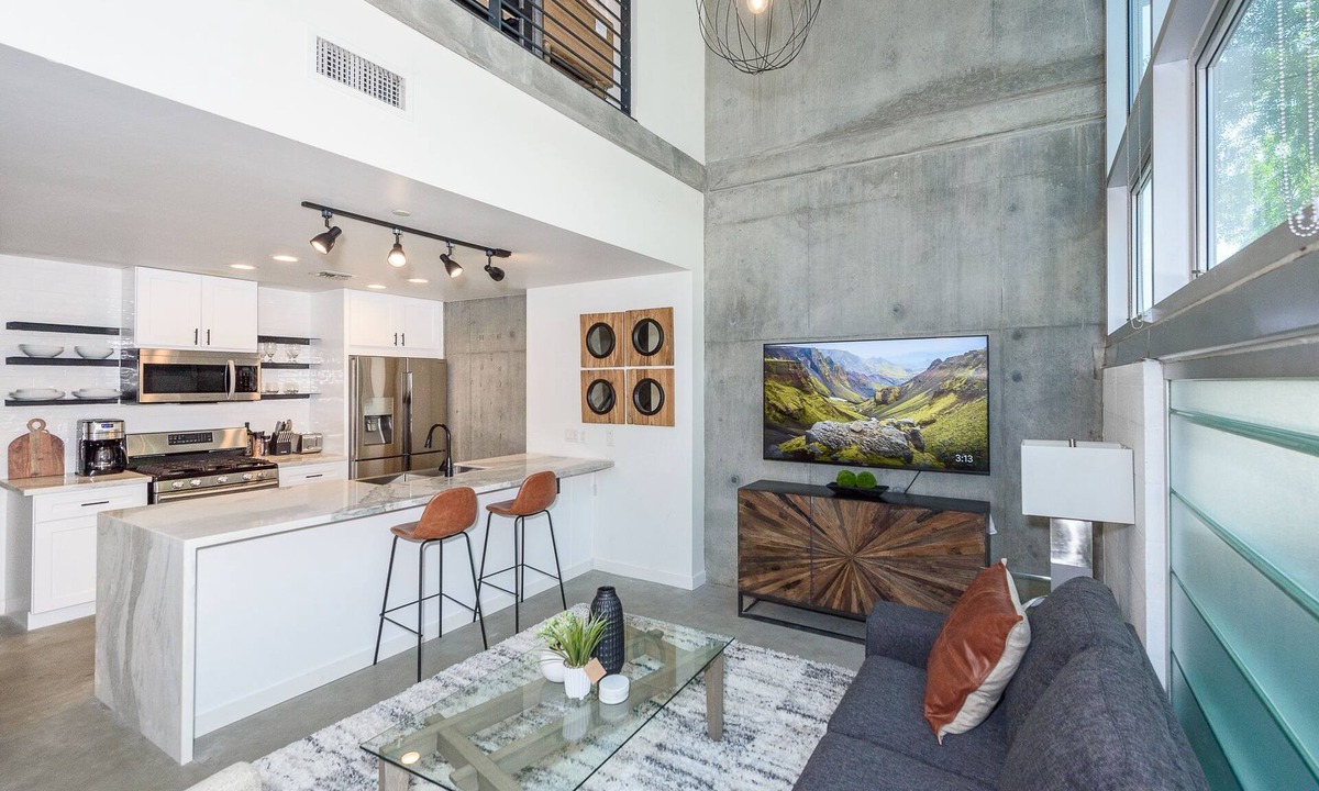 East Village Condo | King size luxury loft condo Petco-Park-Downtown SD