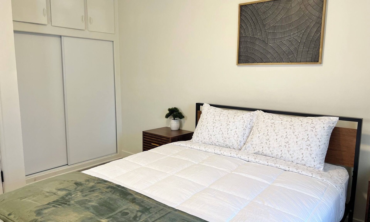 Pacific - Edison House | LA Chic 1BR in Glendale Near Hollywood and Downtown LA