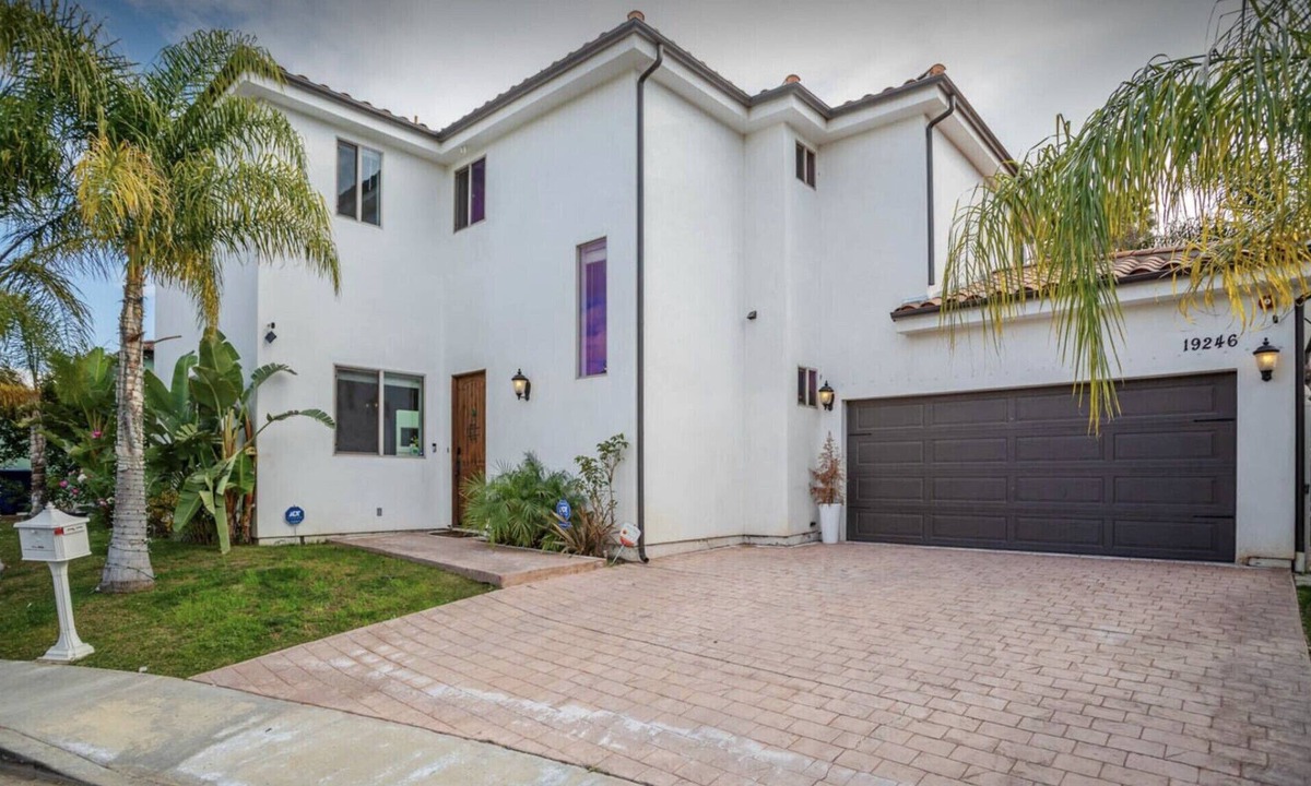 Tarzana House | LA Dream Gem! Beautiful home with Spa and EV charger for Tesla