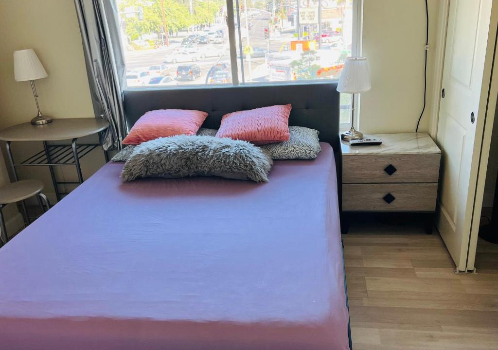 Rosemead House | LA guest room with private bathroom free parking