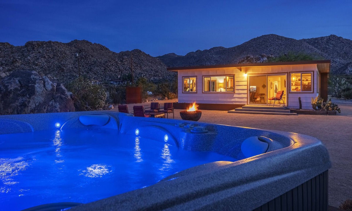 Panorama Heights House | 🌵La Luna Azul - A Private Home in the Boulders w/Hot Tub, Fire Pit and BBQ🌵