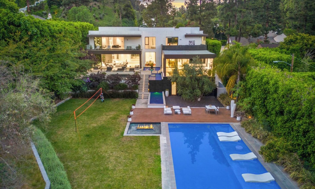 Beverly Hills Villa | Lago Vista Modern - Lush Private Beverly Hills with First-Class Amenities