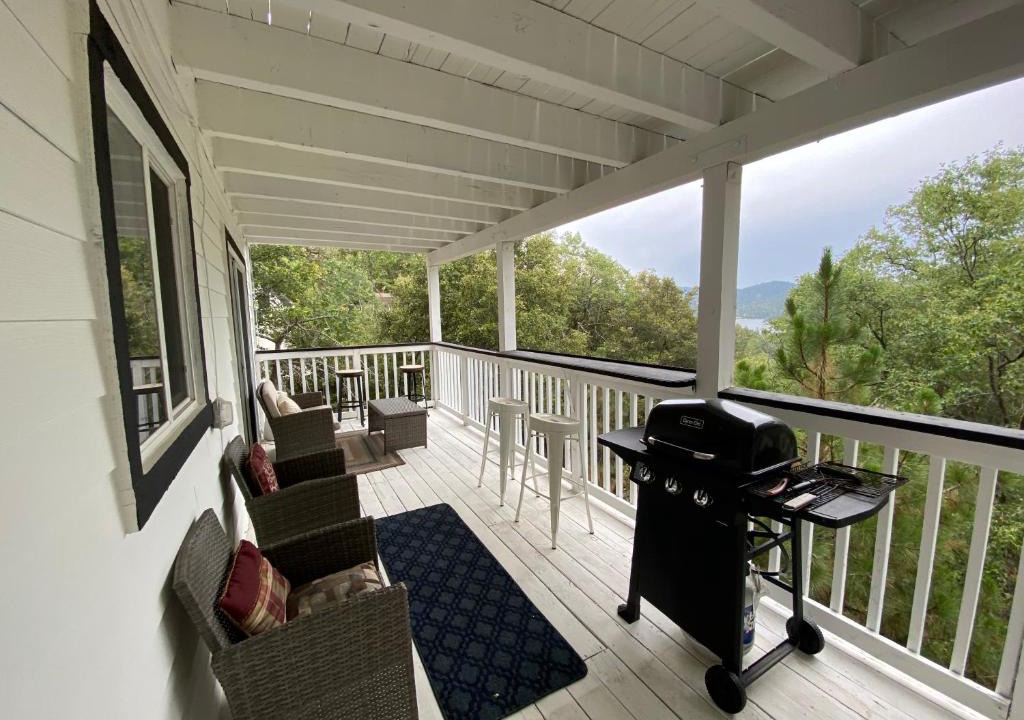 Lake Arrowhead Apartment | Lake Arrowhead Lakeview Cozy Cottage