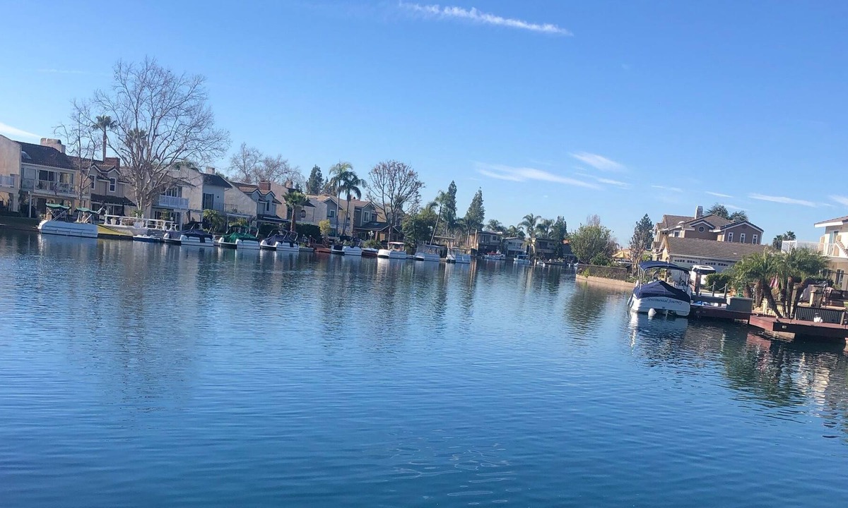 Lake Forest House | Lake Front Retreat, Luxurious , WiFi, Direct TV All King Size Beds. Gorgeous.
