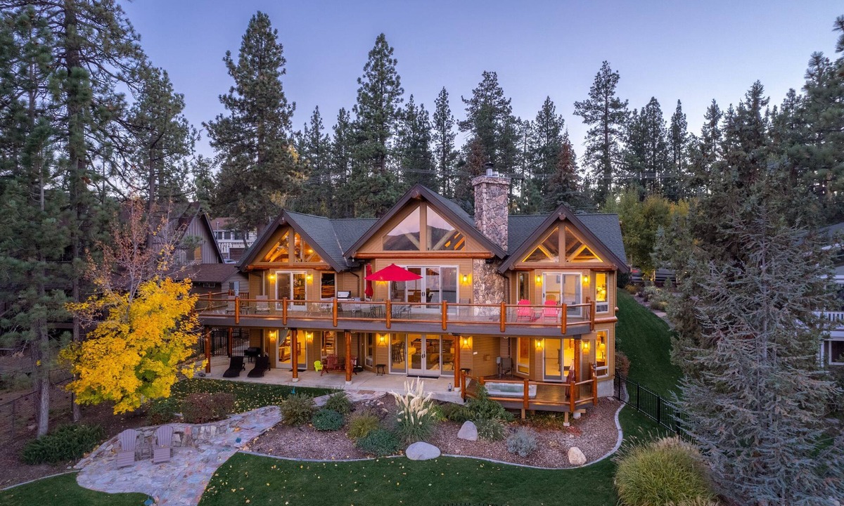Patton House | Lakeside Serenity, Stunning Lakefront Home W/Magical Mountain and Lake Views. Spa. Pool Table & BBQ