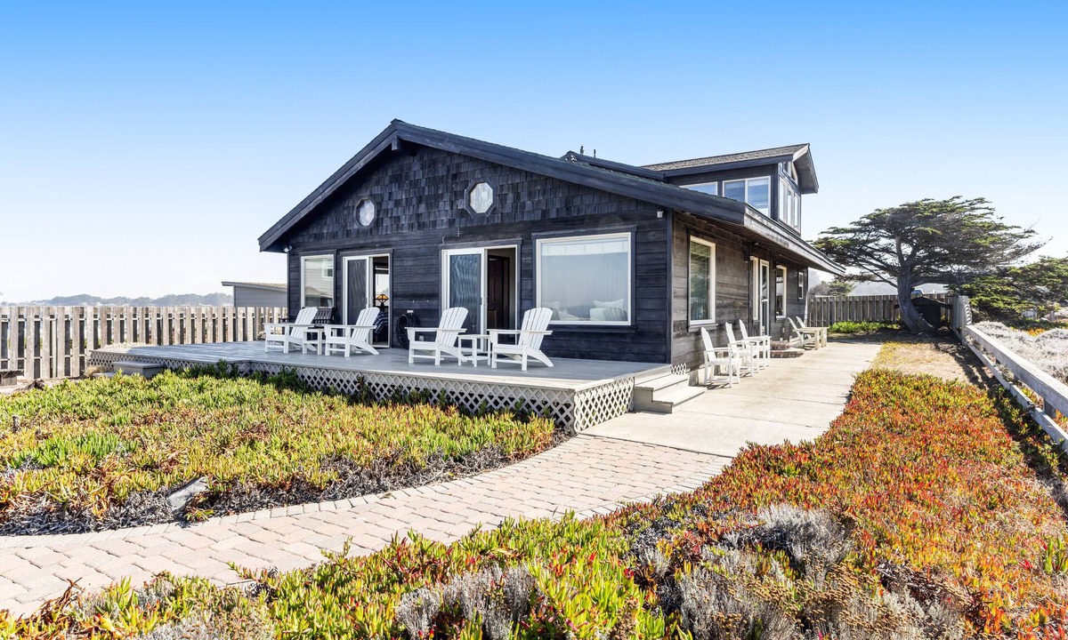 Fort Bragg House | Large waterfront home with deck & private cove - amazing panoramic views