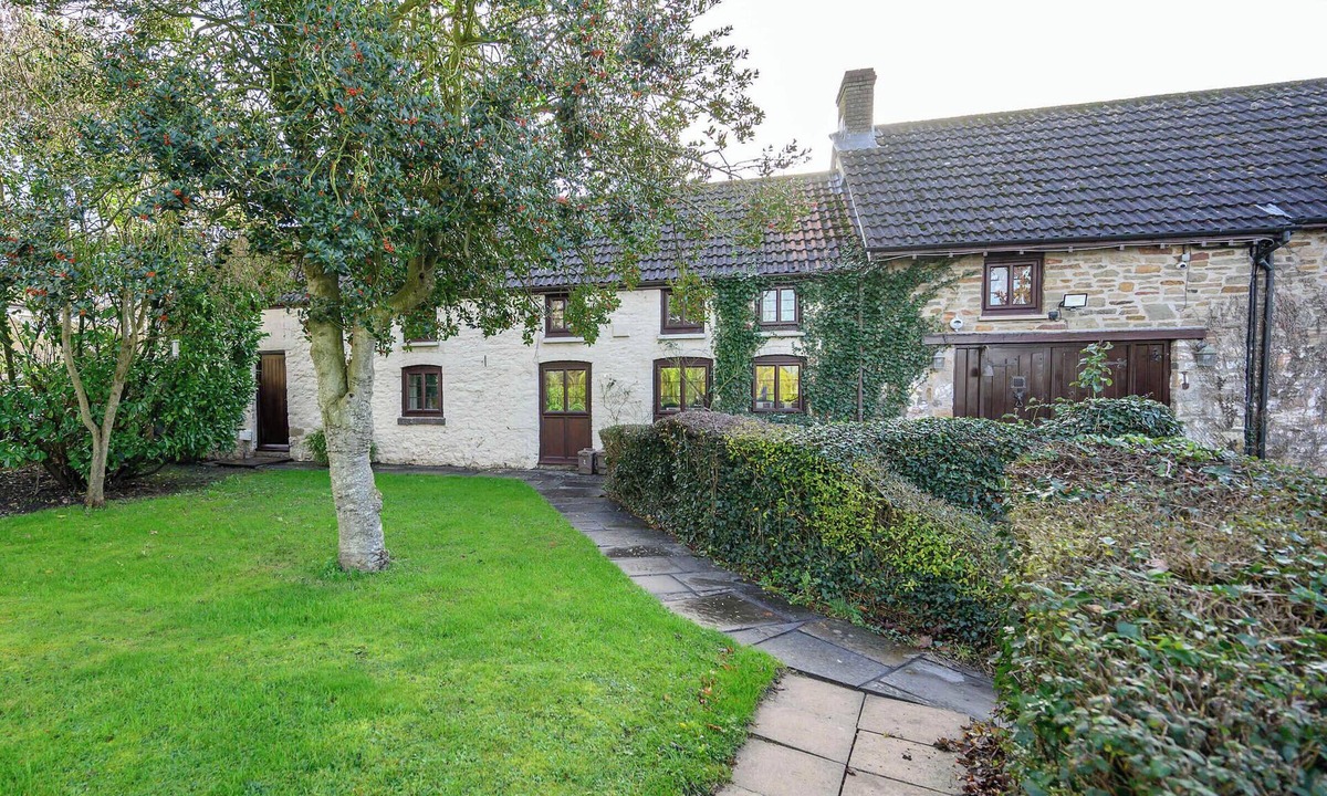 St. Brides Netherwent House | Laurel Cottage by STAE-Homes