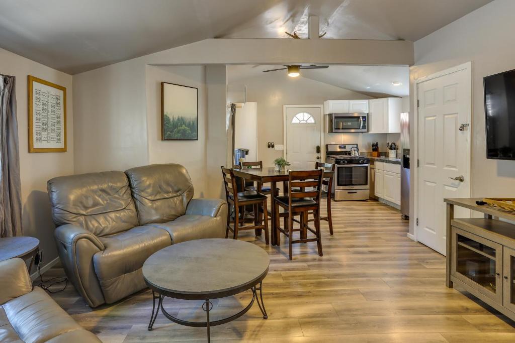 Fawnskin House | Less Than 1 Mi to Big Bear Lake Fawnskin Cottage with Grill