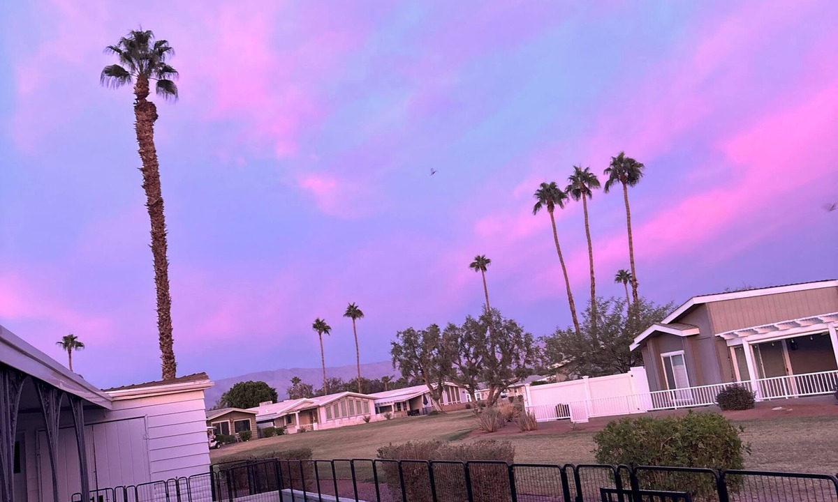 Palm Desert House | Location, location! In the center of the desert just minutes to everything!