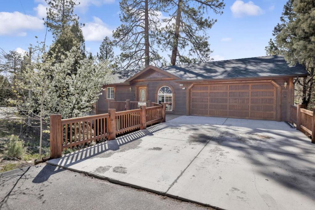 Whispering Forest House | Lookout Lodge #2128 by Big Bear Vacations