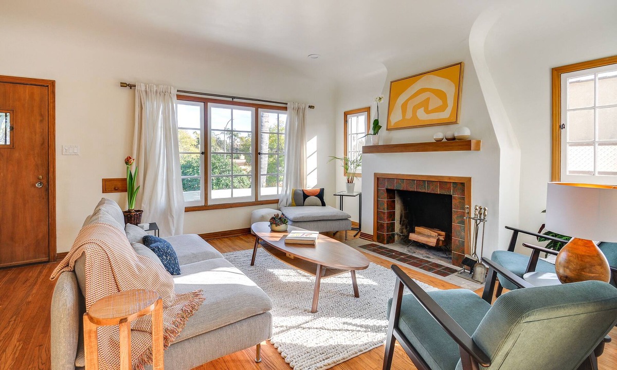 Mid-Wilshire House | Los Angeles Home w/Patio, 5 Mi to Downtown!