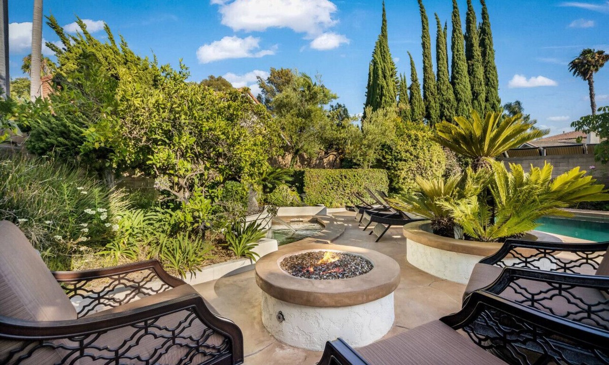 Buena Park House | Los Coyotes Villa - SoCal- Central to Top Attractions